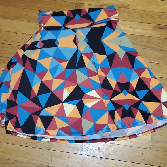 LuLaRoe Dresses & Skirts - Lularoe triangle muti color skirt size small